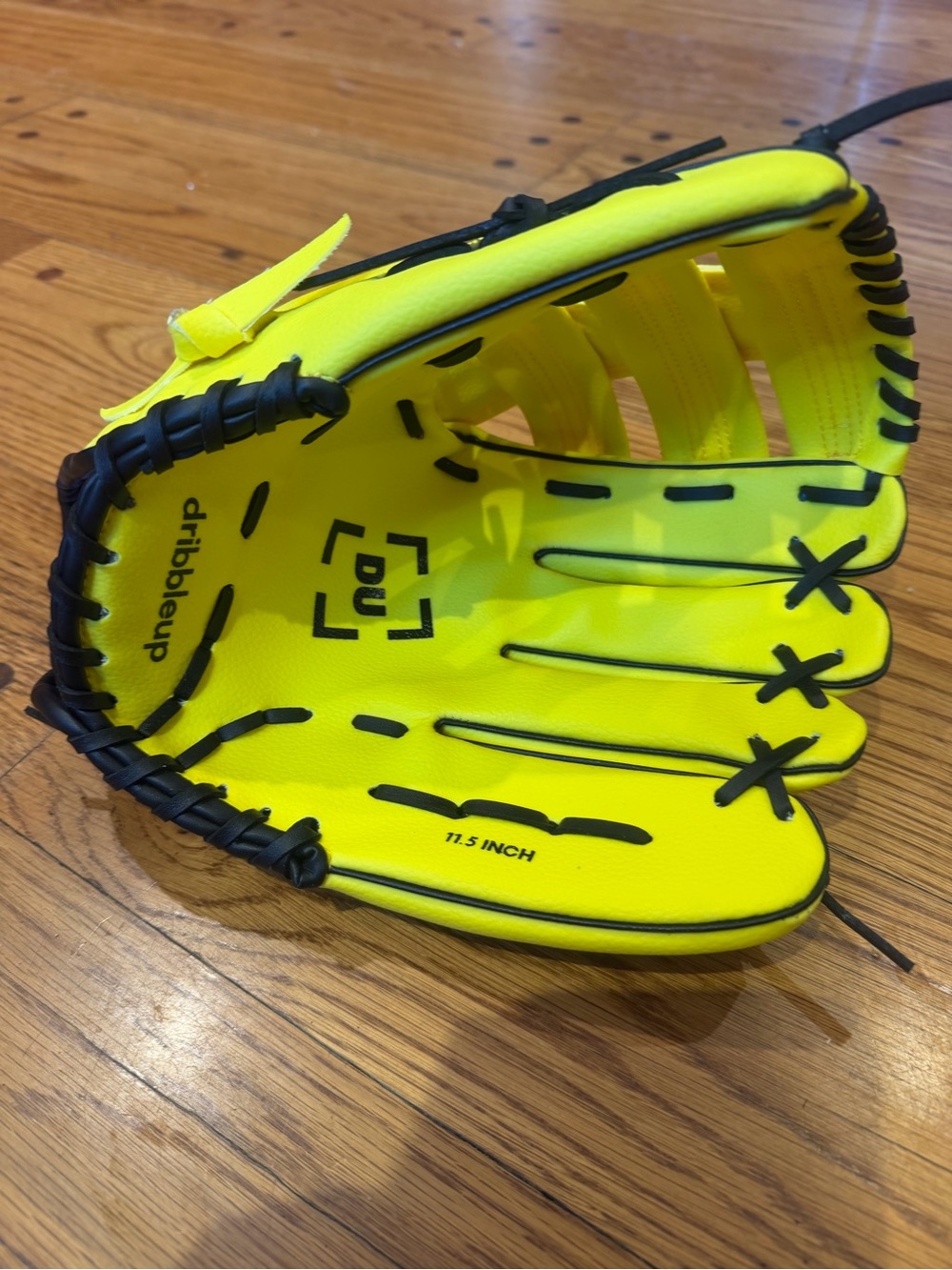 New ⚾️ Dribble up interactive Youth Baseball Glove - 11.5" (2 available)